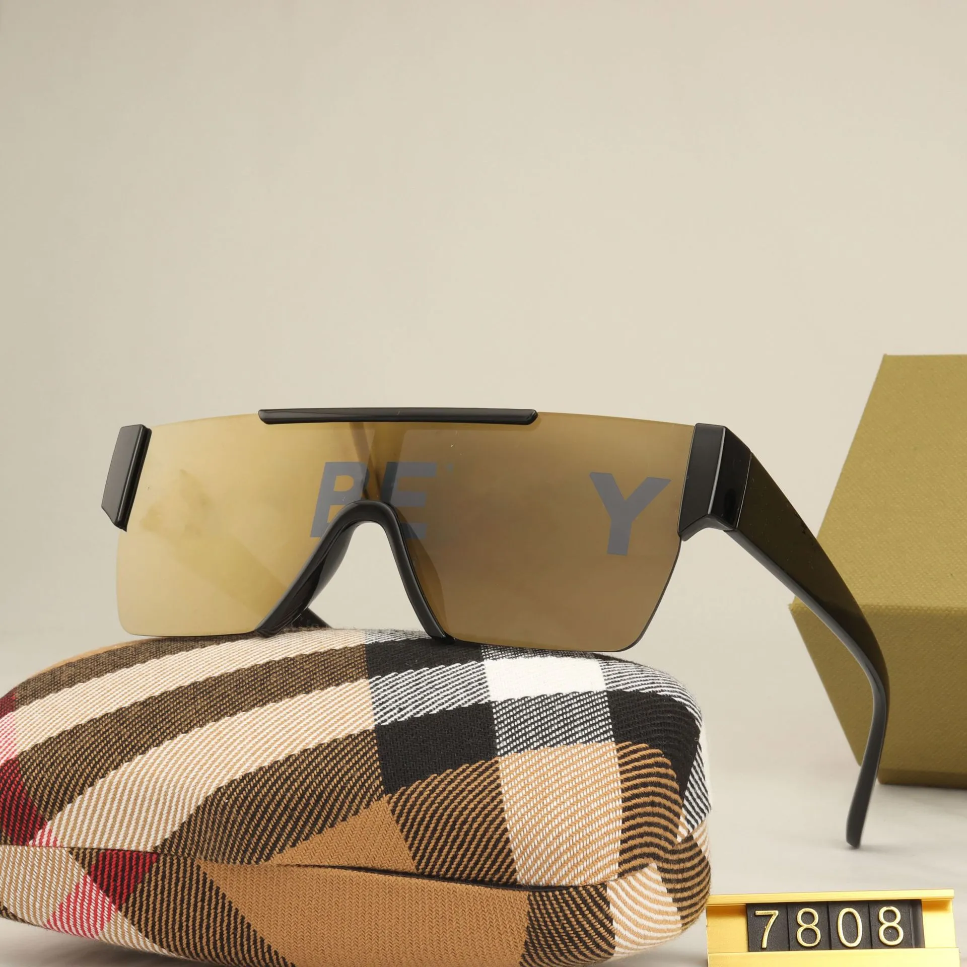Óculos de sol designers Moda de luxo Óculos de sol para mulheres e homens Lentes de uma peça Sombro de praia Proteção UV Vicos polarizados Presente da moda com caixa muito legal