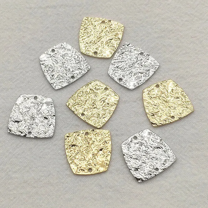 Arrivée18x18mm 100pcs Pendre en laiton Trapez trapézoïde pour collier Boucles d'oreilles Diy Parts JEWELRY COMPOSANTS 240414