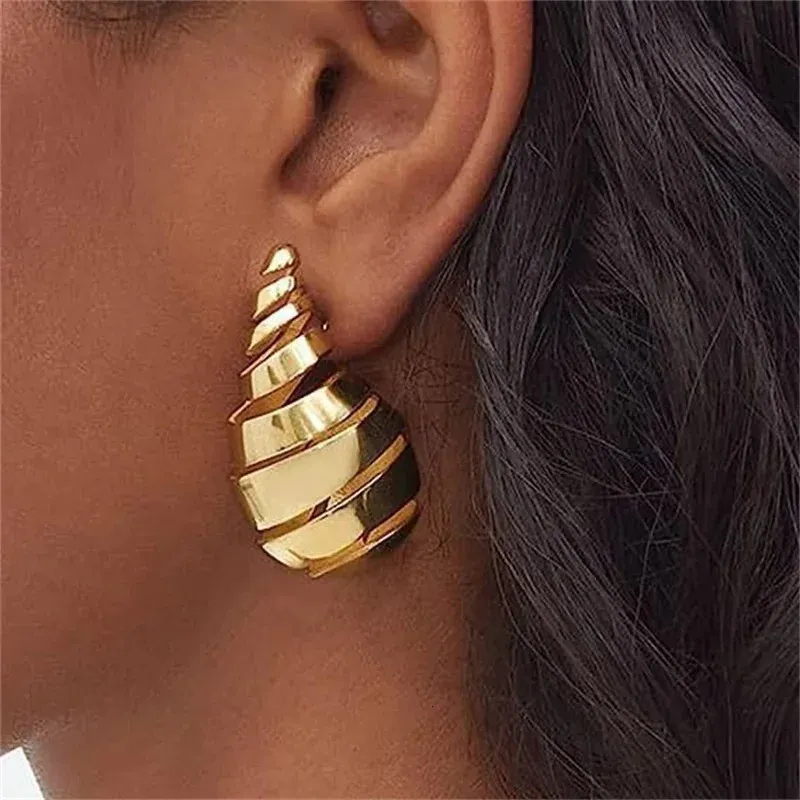 Vintage Spiral Chunky Hollow Stud Earrings for Women Trend Glossy Gold Color Thick Teardrop Earring Jewelry Gifts Wholesale 240419