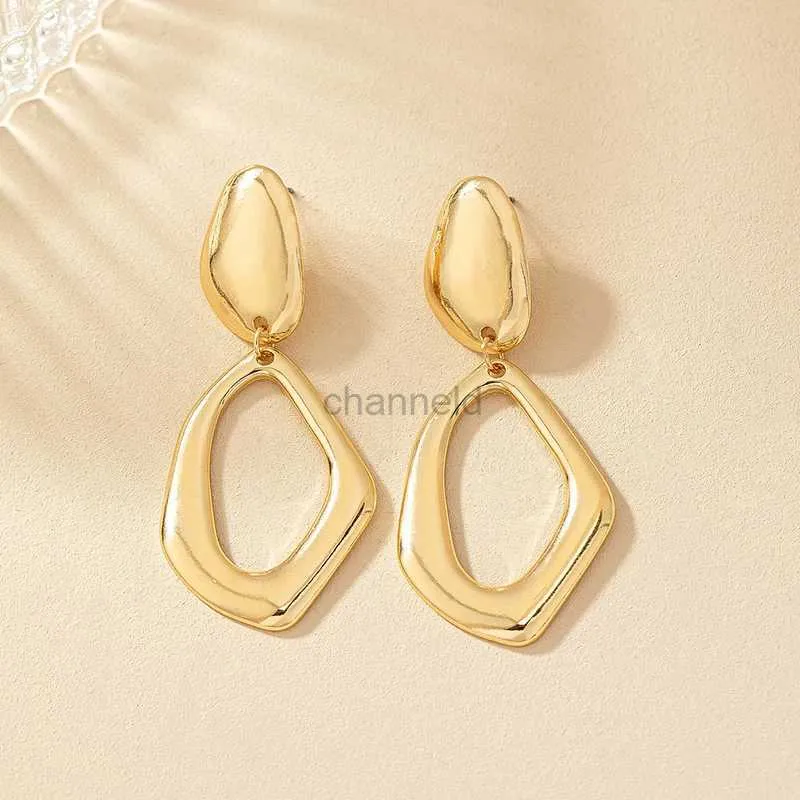 Other Cold Wind Earrings Female Hollow Irregular Exaggerated Earrings 240419