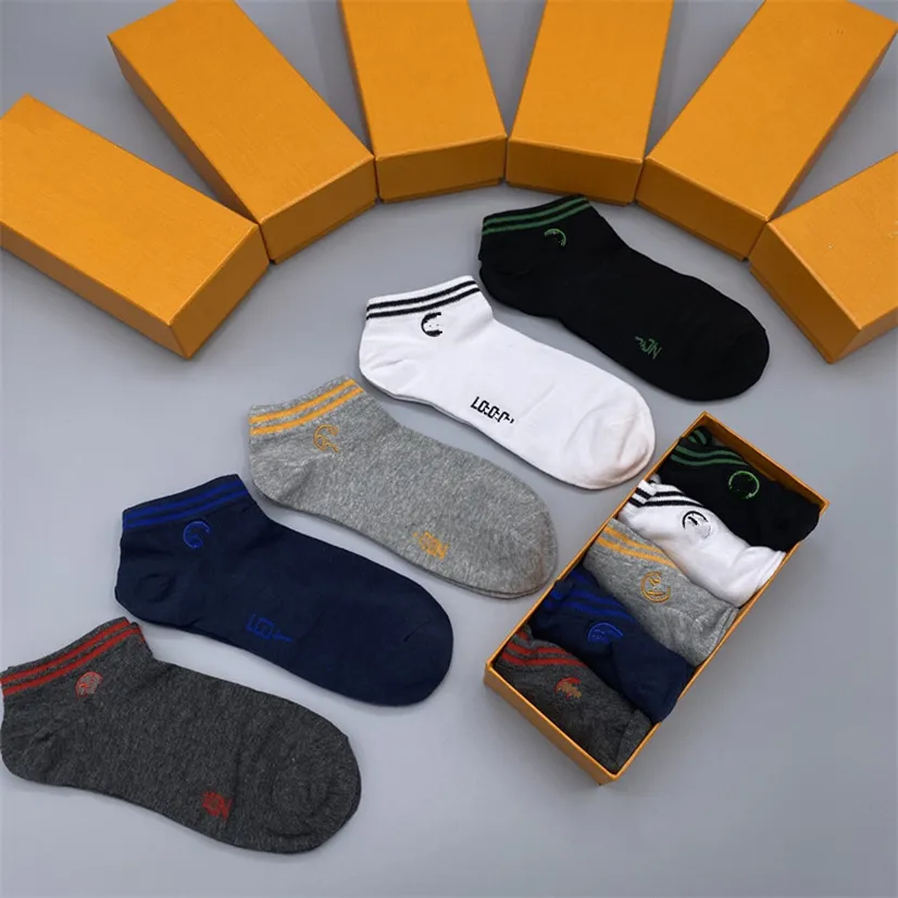 Veelkleurige modeontwerper Mens Socks L vrouwen mannen Hoogwaardige katoen All-match klassieke enkel Ademend Gu Mixing Football Basketball Socks Wholesale V6