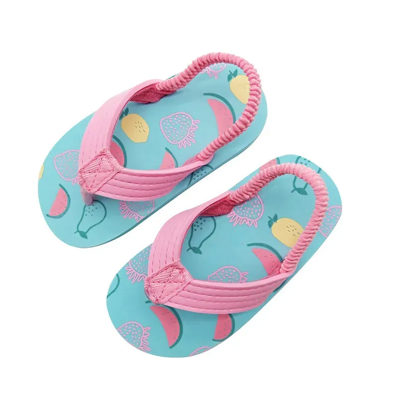 2024 Summer Kids Slifors Bambini per bambini Scarpe da spiaggia Flip Flops Cine Sweet per Toddler 240416