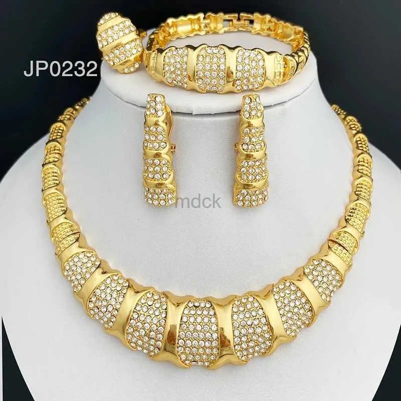 Hänghalsband Dubai smycken set för kvinnor 18k guldpläterad lyxhalsband örhängen armband och ringset smycken för bröllopsfest trender 240419