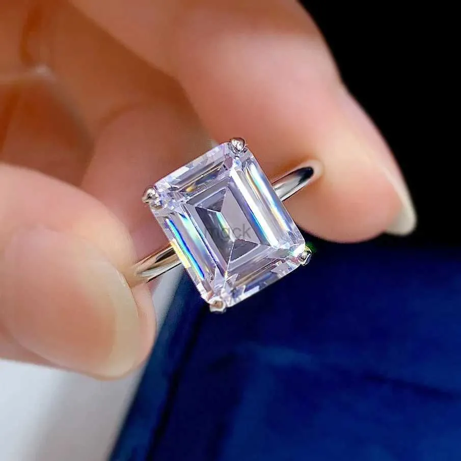 Bröllopsringar 925 Sterling Silver Emerald Cut Created Moissanite Gemstone Wedding Engagement Diamonds Ring Fine Jewelry Wholesale 240419