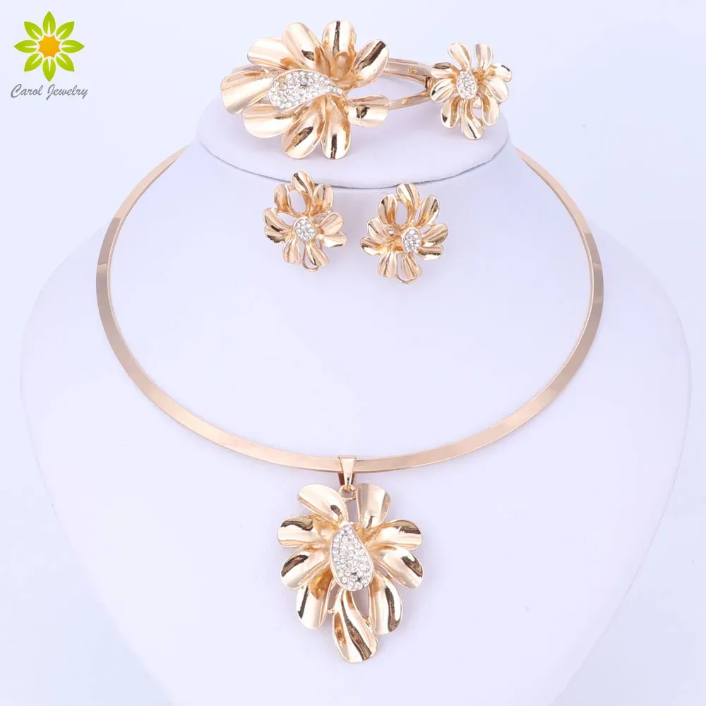 Sets goldplattierte Frauen Dubai afrikanische Perlen Kostüm Schmuckparty Blumenform Halskette Set Mode klare Kristallschmuck Sets