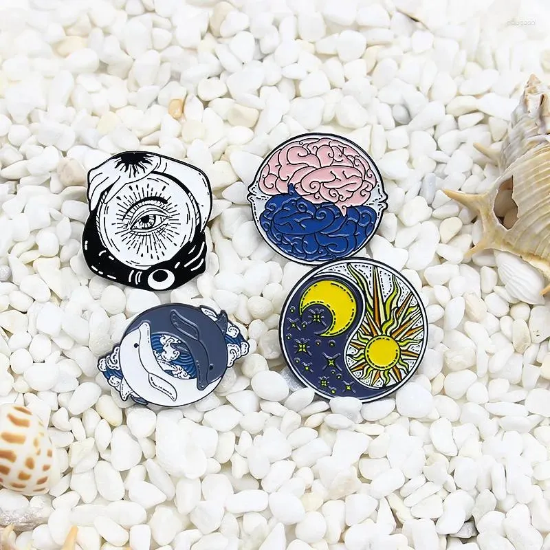 Brooches Creative Round Tai Chi Sun Moon Enamel Brooch Dolphin Brain Eye Alloy Pins Punk Badge Woman Jewelry Gift For Friends