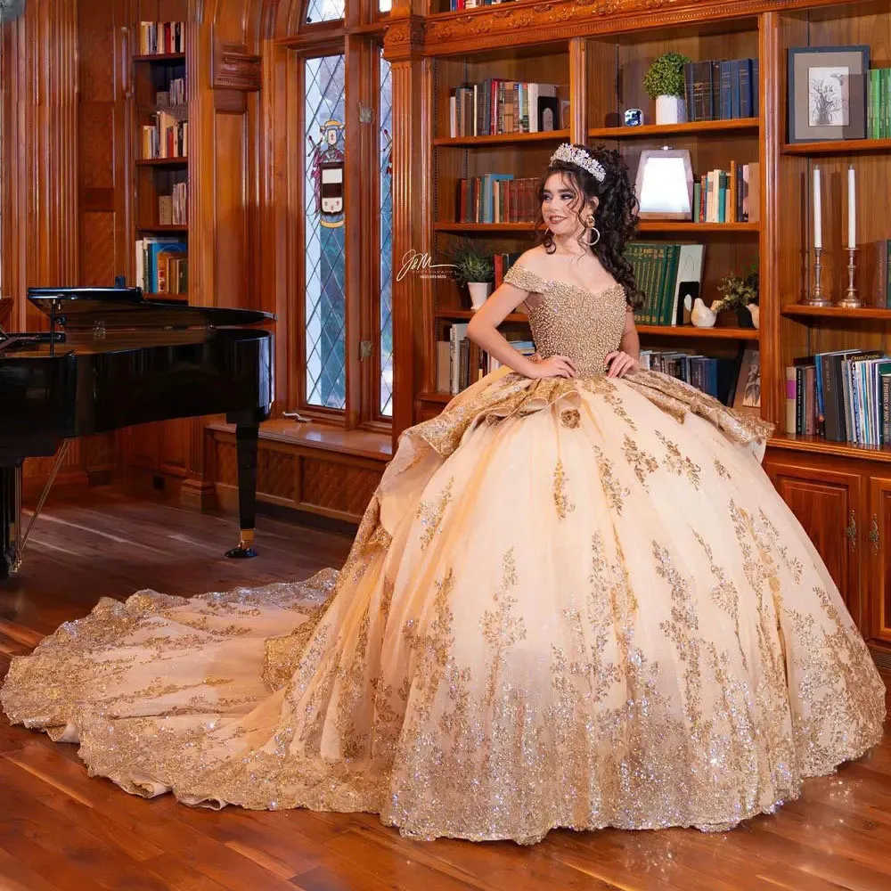 Perle perle perle Quinceanera si veste dalle applicazioni in pizzo spalla Sweet 15 da ballo in corsetto posteriore Princess Vestidos de Quinceanera