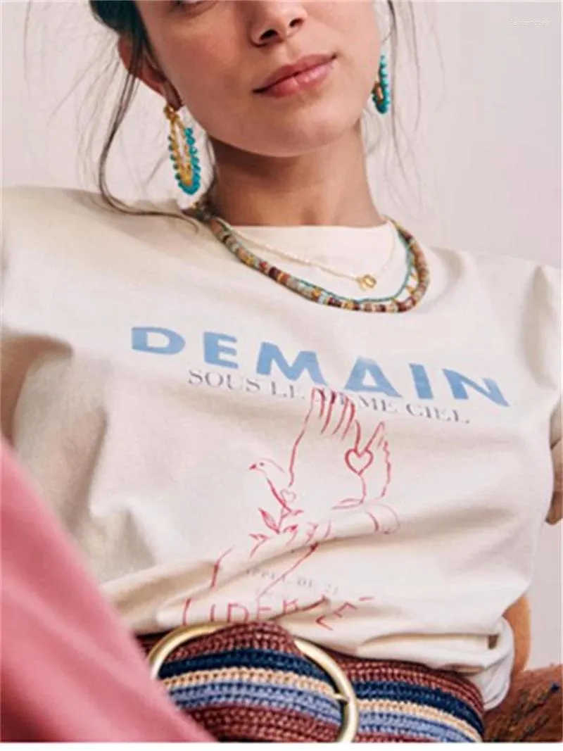 女性用Tシャツ手描きイラストティーレターホワイト文学スタイル半袖女性ルーズOネックTシャツ夏2024年