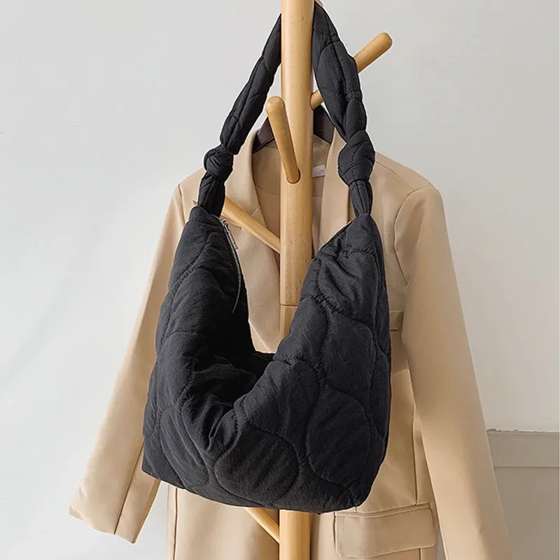 حقيبة Hobos للسيدات في فصل الشتاء الكتف Corssbody Bags Women New Large Stable Zipper Fashion Wild Female Cotton Travel Tote