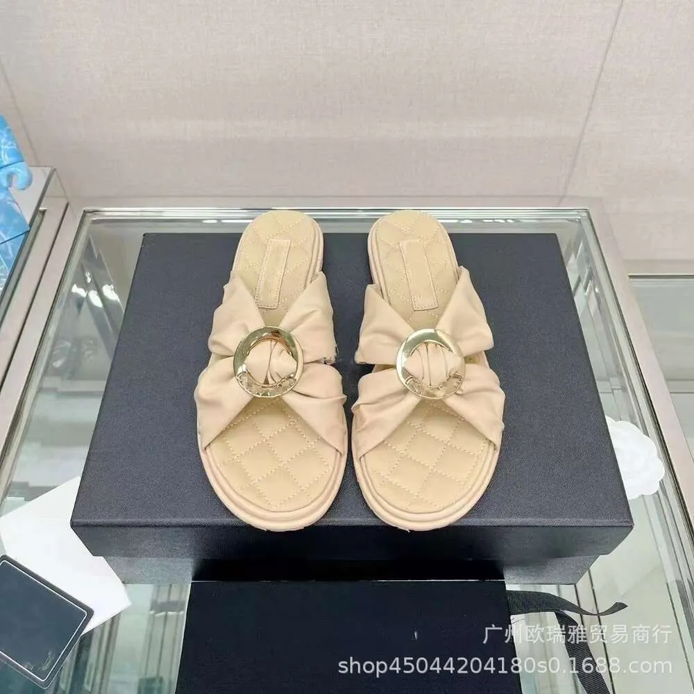 Slippers Metal Buckle Pleated Sloping Heel Flip Flops for Women in the Summer of Sheepskin Diamond Grid Flat Bottomed Sandals External Wear