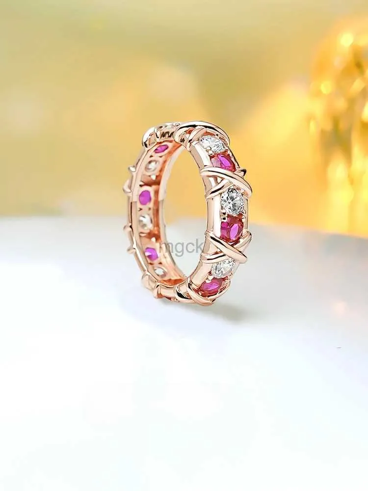 Wedding Rings Exquisite 925 Silver Diamond Artificial Red Treasure Ring Set met hoge koolstofdiamanten veelzijdig temperament 240419