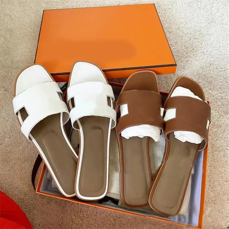 Chaussures de créateurs en cuir Orange Flats Talons Sandale Famous Designer Femmes Luxury Lettres Taille Slippers 35-42 Room Indoor Place Sliders Facultatif Fark Dark Red Grey Sh07