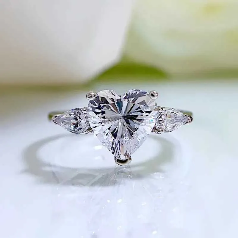 Wedding Rings Real Original 925 Sterling Silver Soortgelijke diamant Moissanite Ring voor vrouwen Verjaardag Hartvorm 8x8mm Elegant AAA Zirconia 240419