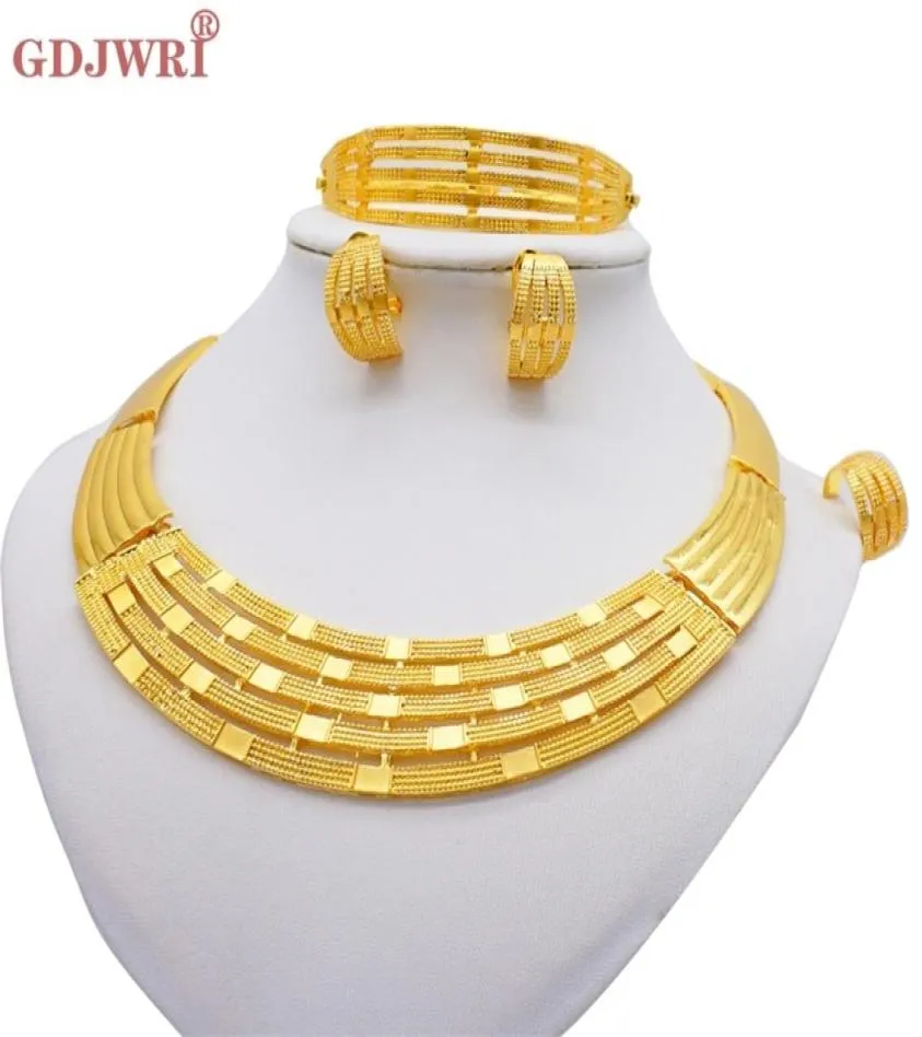 Set di gioielli a colori africani in oro per oro per donne dubai per matrimoni nuziali girocollo cocomlette orecchini braccialetti set di gioielli ad anello 22026745379