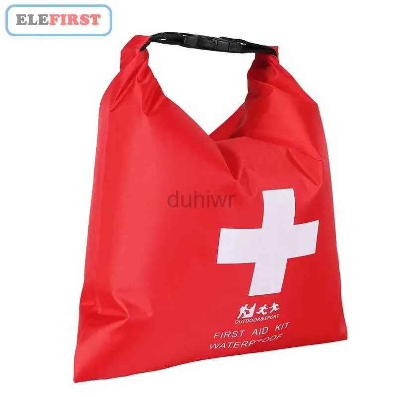 Suministro de primeros auxilios 1.2L Portable Red Waterproof Water Kit First Aid Kit Kits de emergencia de los kits de emergencia solo para viajes al aire libre Tratamiento de bolsa médica de emergencia D240419