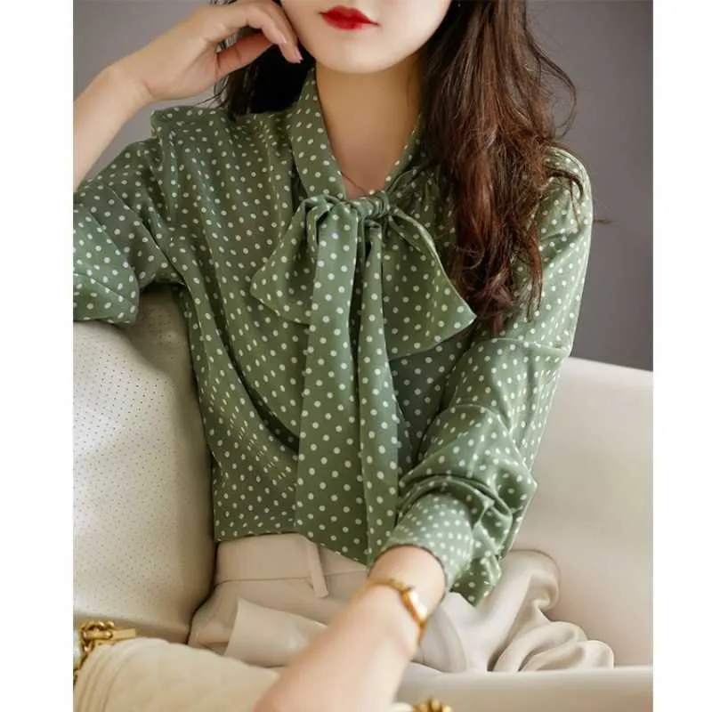 Autumn Is White Butter Green Gentle Intellectual and Beautiful. a Small Group of Womens Shirts with Imitation Mulberry Silk Dots