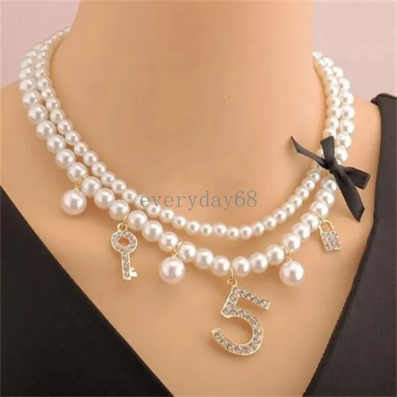 여성을위한 진주 목걸이 짧은 작은 향수 스타일 멀티 레이어 패션 5 단어 Crystal Pearl Clavicle Chain