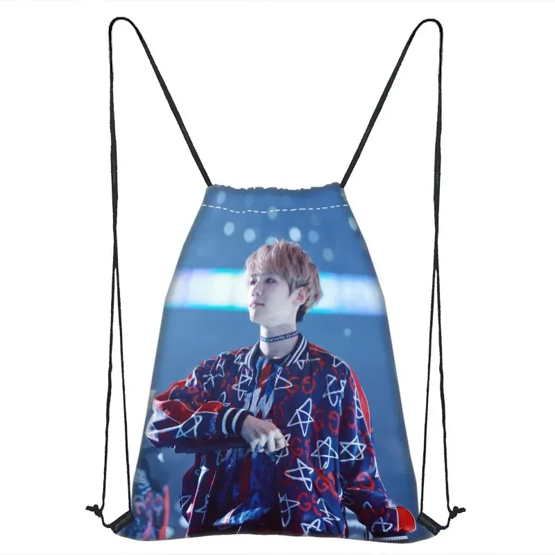 バックパックカスタムEXO Baek Hyun Drawstringバッグサテンソフトバッグポータブルカスタムロゴ印刷バックパックよりサイズ