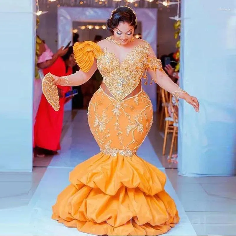 Robes de fête Soirée de sirène perlée de luxe avec des applications en décolleté transparent illusion illusion à manches longues robe de bal pour femmes africaines