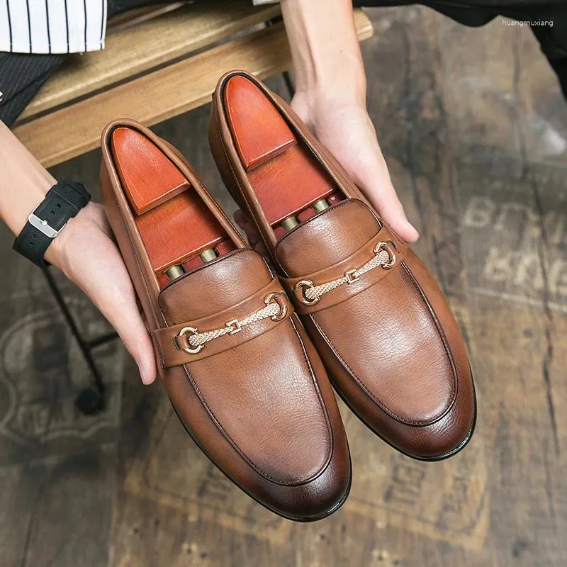 Chaussures décontractées Retro Luxury Chain brun Brogue Leather Men's Men's Brand Mandis Moccasin Flat Slipon Robe Men MJ-822