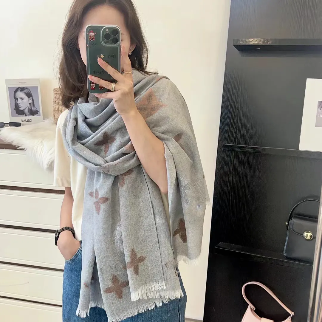 2024 designer silk scarf summer luxury colorful logo silk cashmere fabric high-end classic letter four-leaf clover pattern designer shawl scarf gift 70*180