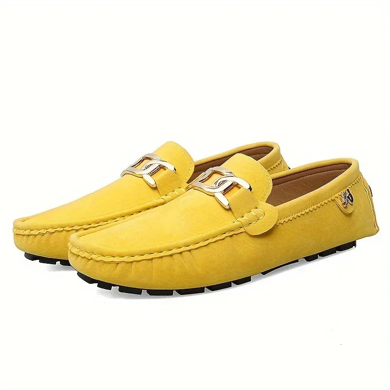 Män casual skor lyx varumärke mens mocka loafers mockasins andningsbar glid på gummi nonslip som kör buckel skor 240410