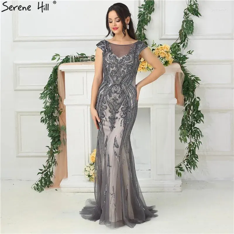 Robes de fête Grey Luxury Luxury Dubaï Design Robe de soirée perle à paillettes Sans manches Sparkle Robes 2024 Serene Hill LA6679