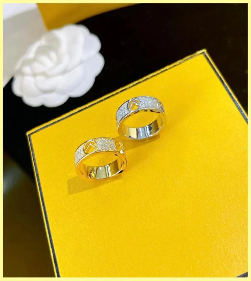 Projektant mody srebrna złota perłowa pierścień z pudełkiem luksusowe biżuterię pierścienie diamentowe zaczepki dla kobiet f pierścieni marki Naszyjnik Nowy 212486082