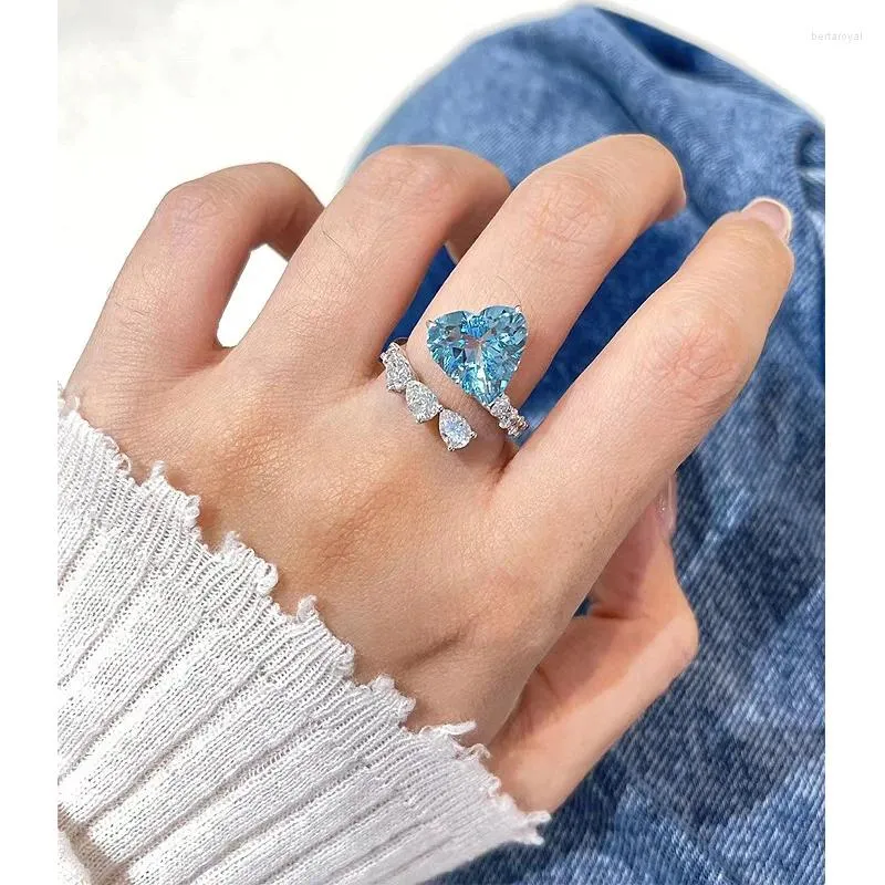 Pierścienie klastra S925 Srebrny pierścień morze niebieski zestaw diamentów o wysokim węglowym węglowym z 8 10 biżuterią w kształcie serca