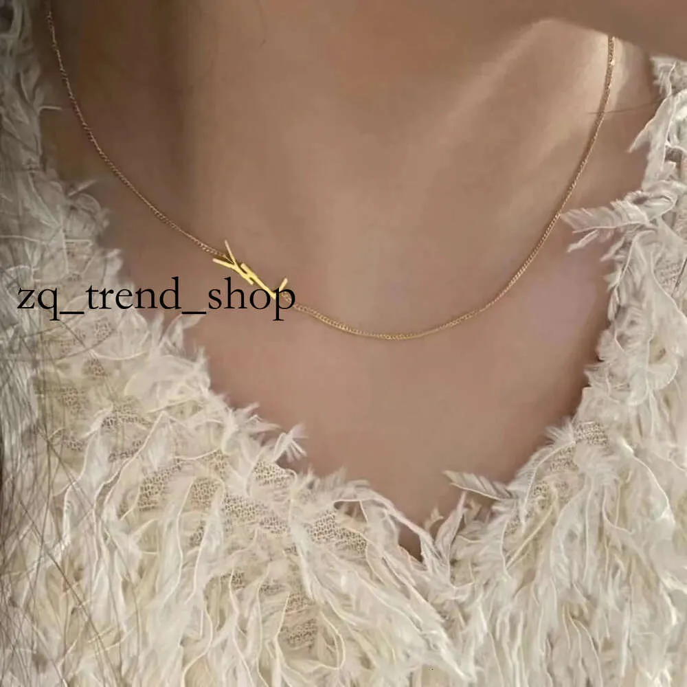 Simple Initial Dainty Pendant Designer Choker Necklace 14K Gold Plated Thin Chain Pendant Choker Light Weight Necklaces 135