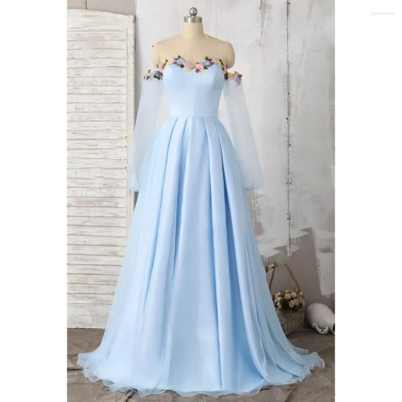 Robes de fête Robe de soirée bleu ciel Luxury Princesse chic sur l'épaule Longueur du sol plie appliques à manches longues robe d'anniversaire A-Line
