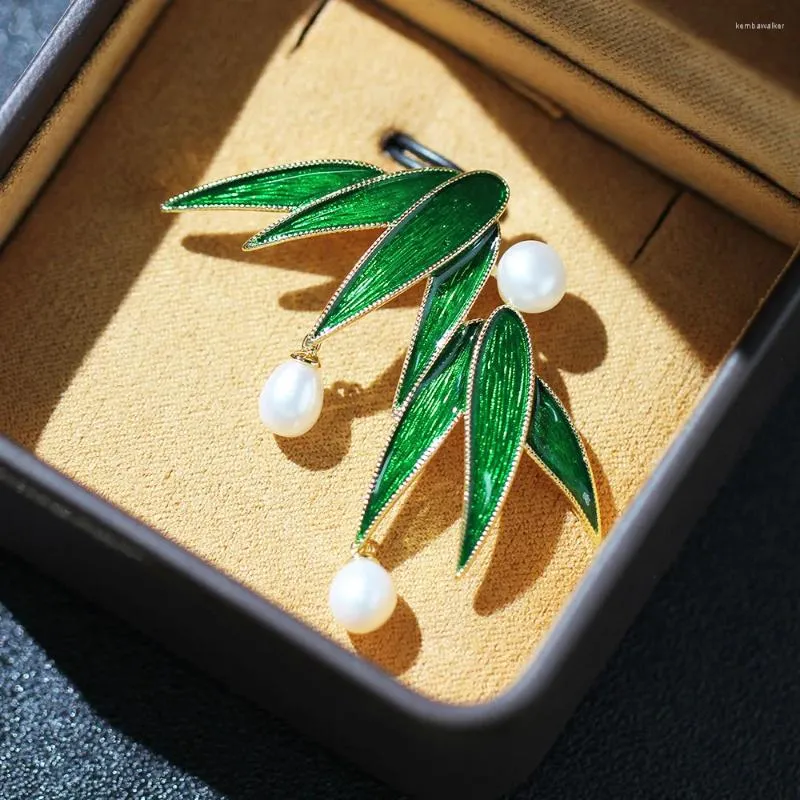 Spille Donne Donne semplici Green Bamboo Leaf Fede Temperamento Pin perle per uomini e banchetti Accessori per gioielli Corsage