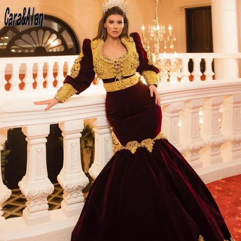 Robes de fête traditionnelles Kosovo Albanais deux pièces Soirée pour femmes Velvet Lace Applique Sirène de mariage Robe 2024