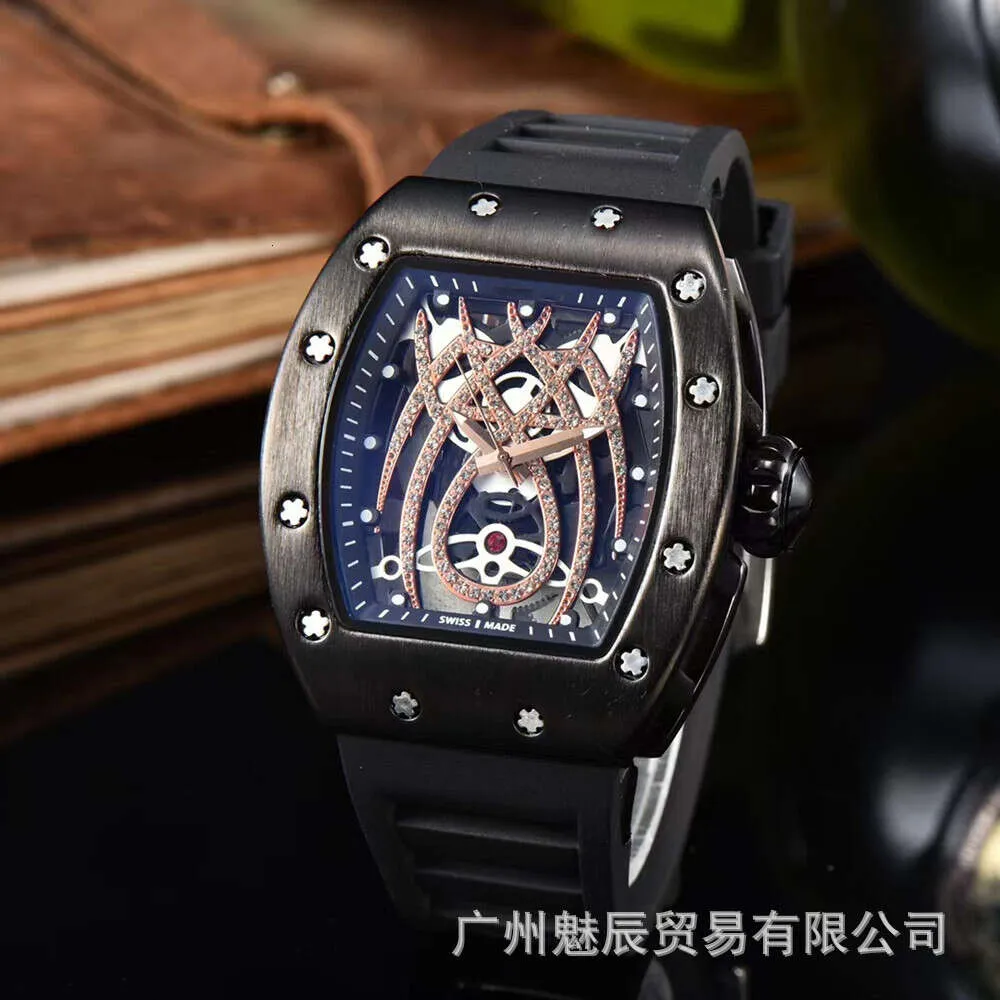 Brand Personality Luxury Hollow Bucket Spider Faccia a tre pin orologio da orologio da uomo maschile