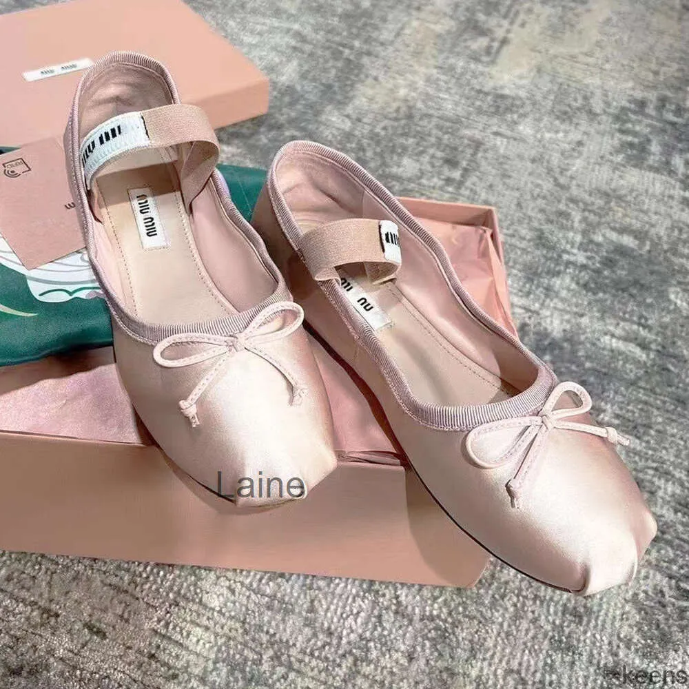 Prosty projektant baletu retro francuski trend miui pasuje płaska sukienka Mary Jane buty łuk delikatne satynowe single buty solidny kolor elegancki