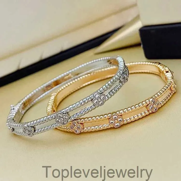 Designer Clover Bangle Brand Bracelets For Women 18K Gold Plated Full Crystal Four Leaf Perlee Sweet Clover Flower Cuff Valentine Party Gift Jewelryq3