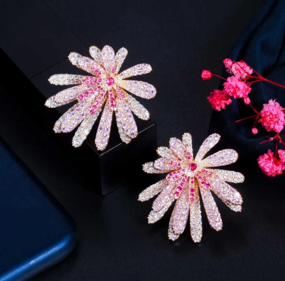 Designer unico rosa zirconia cubica rosa zirconia pavimentazione grandi orecchini di fiori geometrici per donne costumi di lusso gioielli CZ884 2107146065465