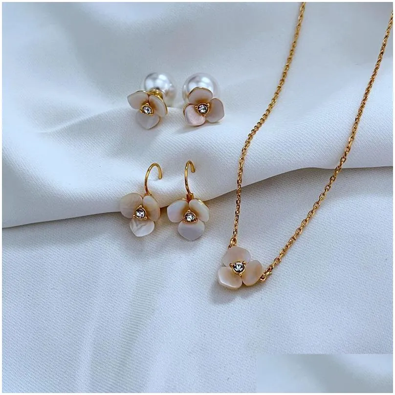 Stud ks marchio Orecchini a guscio di fiori di rosa dolce lussuoso Pearl elegante ol principessa carine designer Love Ear Orera Oreging Necklace D Otg5r