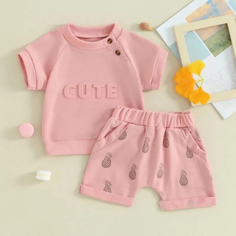 Kläder sätter sommar baby pojkar flickor shorts set outfits mode brev kort hylsa t-shirt med ananas mönster 2 st småbarn kläder