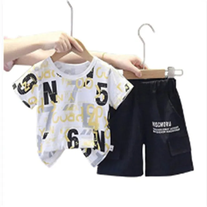 Kids Fashion Activewear Boys Girls Baby Summer T-Shirt + Shorts Clothing Set met letters Casual Street Wear Trend Set Boys Breathable T-Shirt Pants Variety A2