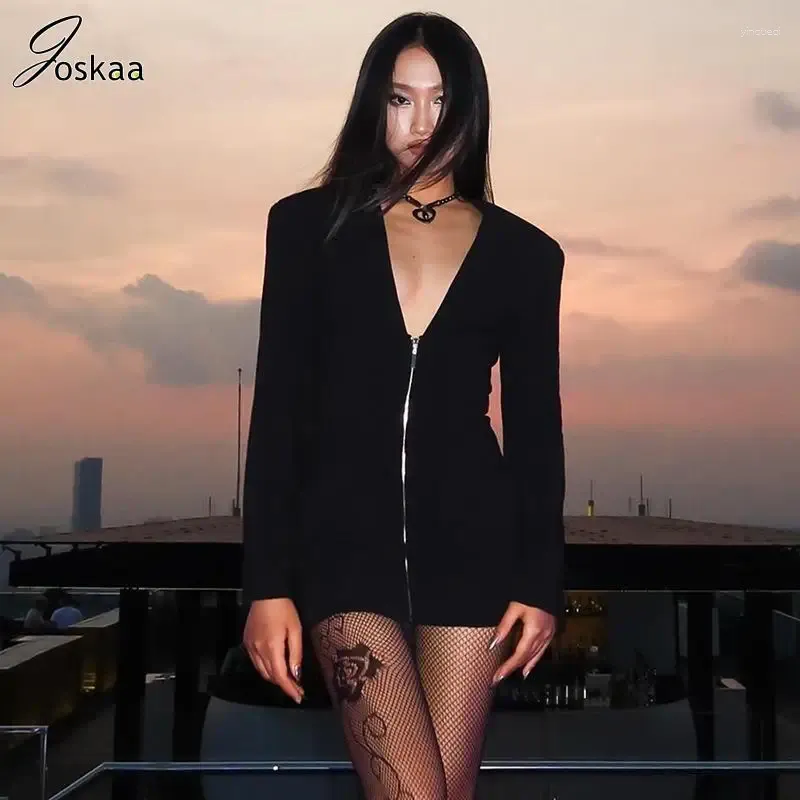 Casual Dresses Jokaa Fashion Front Zippper Black Mini Dress Women Sexig långärmad Dee V-ringning Bodycon 2024 Spring Elegant Clubwear