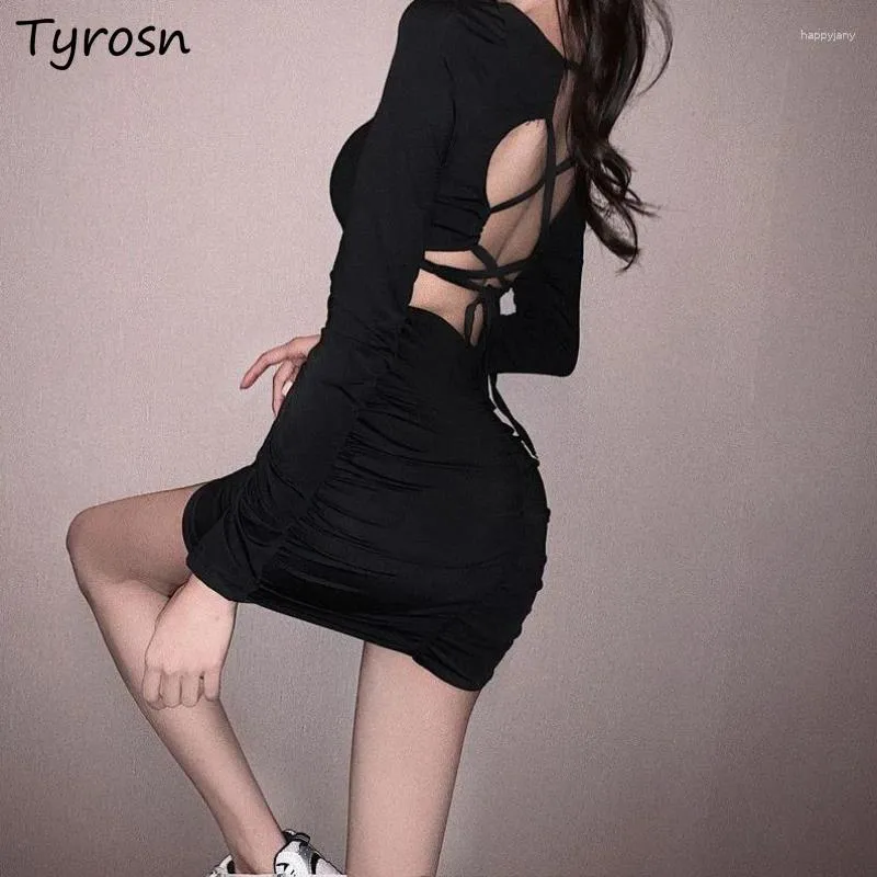 Swobodne sukienki seksowne bodycon mini kobiety czarne modne puste puste opłacane backless szykowne szczupłe przyjęcie koreańskie w stylu długim rękawie