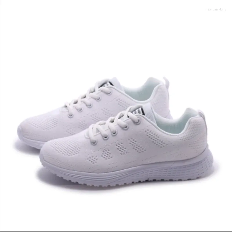 Scarpe da passeggio Donne Casual moda Maglie traspirante Sneakers piatto 2024 Calzature femminili bianche vulcanizzate vulcanizzate
