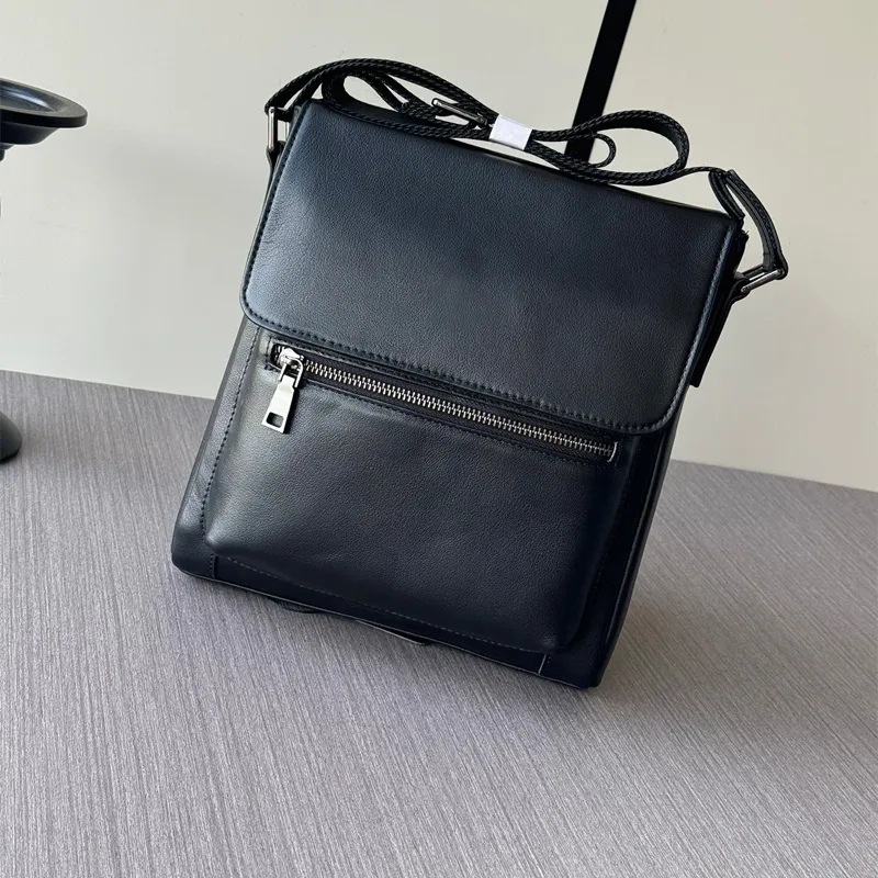 本革のメンズクロスボディバッグ：男性用のスタイリッシュなデザイナー 