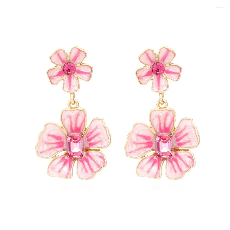 Boucles d'oreilles étalon les femmes de fleurs d'émail fraîches avec un design rétro rose forêt sensée pour les femmes