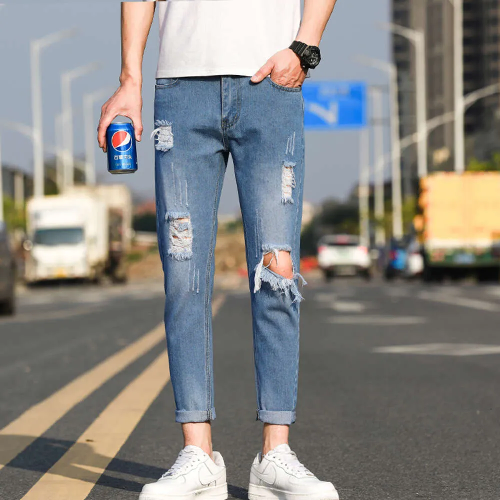 Jeans en détresse du nouvel élève du printemps pour la version coréenne masculine pantalon raccourci à la mode slim avec un pantalon rouge Internet élastique