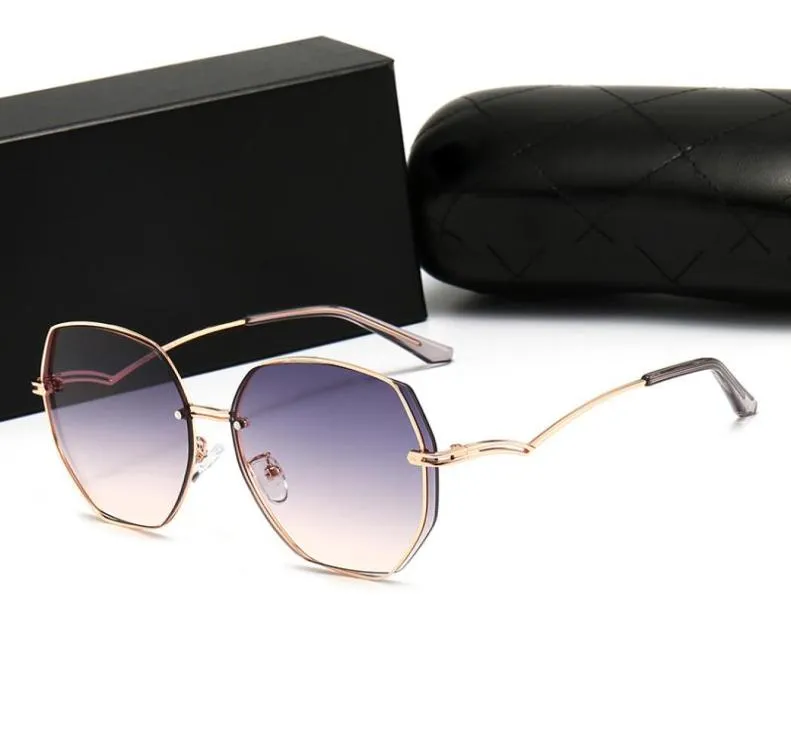 515 occhiali da sole da donna HD Frame PC Black Lens Uv400 Oval Face Designer Fashion Gold Sun Sun Guida Occhiali da sole Holiday 8366530