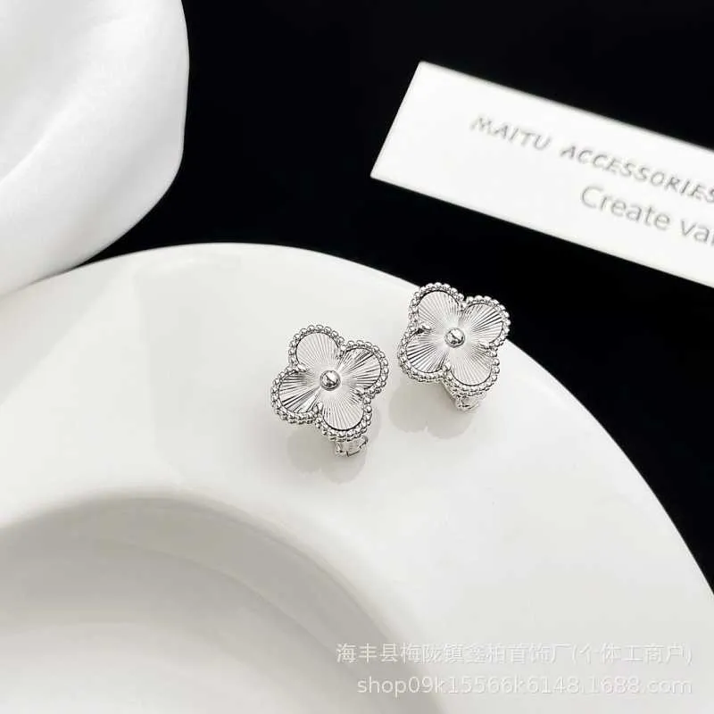 Högkvalitetsdesigner Vancefe Kvinna Två Flower Full Diamond Black Agate Ear Beat Panda Double Flower Diamond Earrings S925 Silverörörhängen Studs