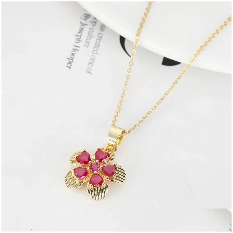 Colliers pendants Bauhinia Fleur Géométrique étamine simple Collier en cristal de pétale à cinq feuilles Design pour femmes