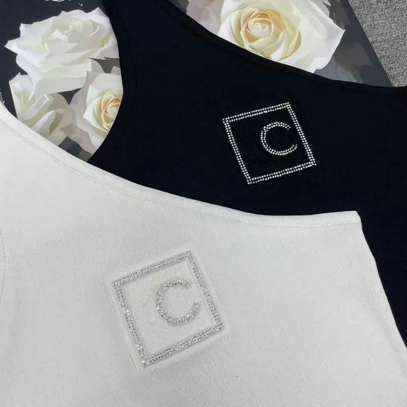 Tank da donna Designer camis Pearl Diamond Camitidery Piccola spalla a maglia a maglia in stile fragrante, nuova camisole estiva donne f8qx